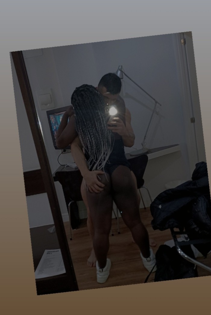 Pareja mixta en Bilbao sin sitio por poco tiempo