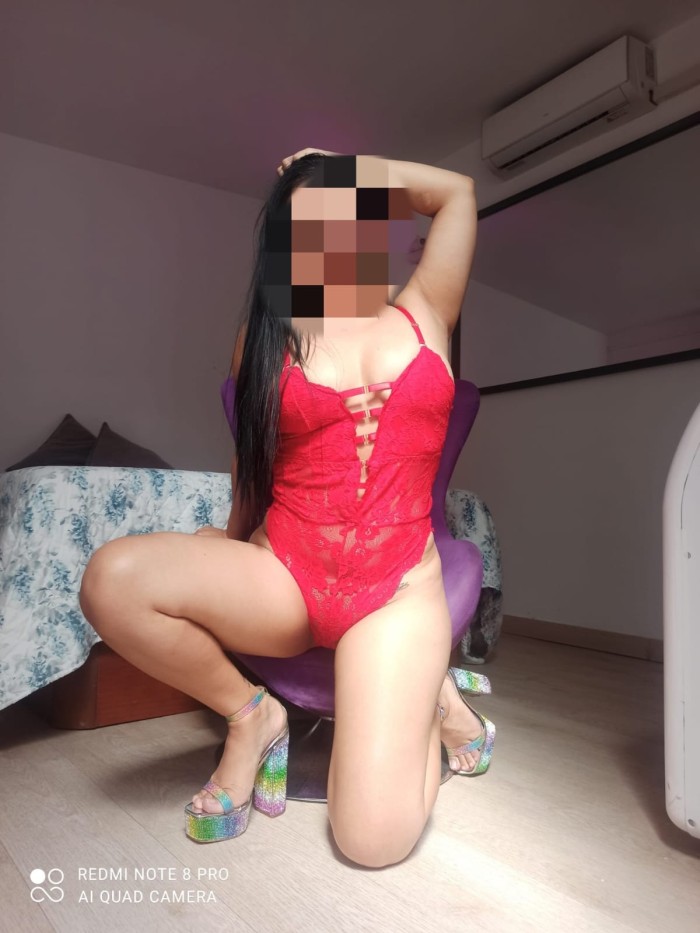 Chicas juguetonas y fiesteras en torrasa