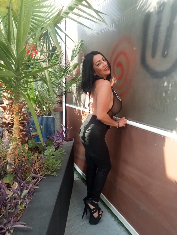 AMIGAS FIESTERAS, INDEPENDIENTES…