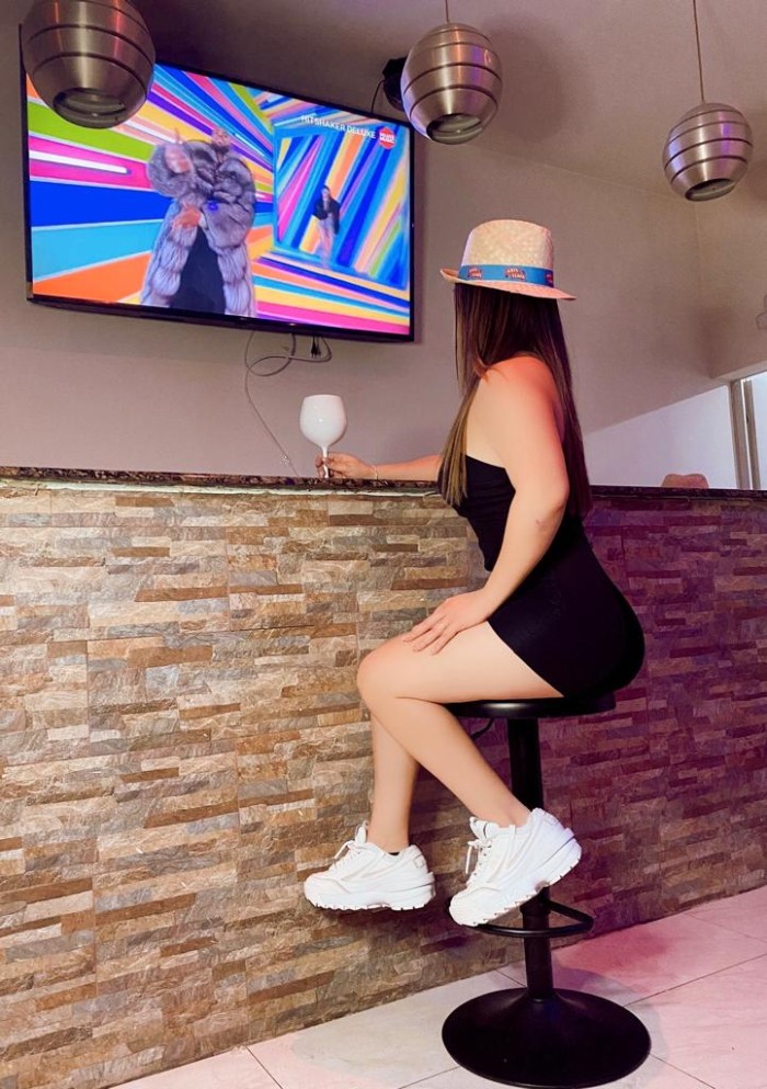 QUIERO QUE VENGAS Y RECORRAS MI CUERPO