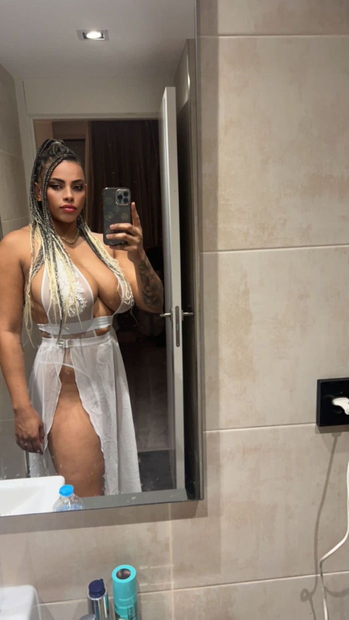 Isabella, preciosa joven dominicana novedad!