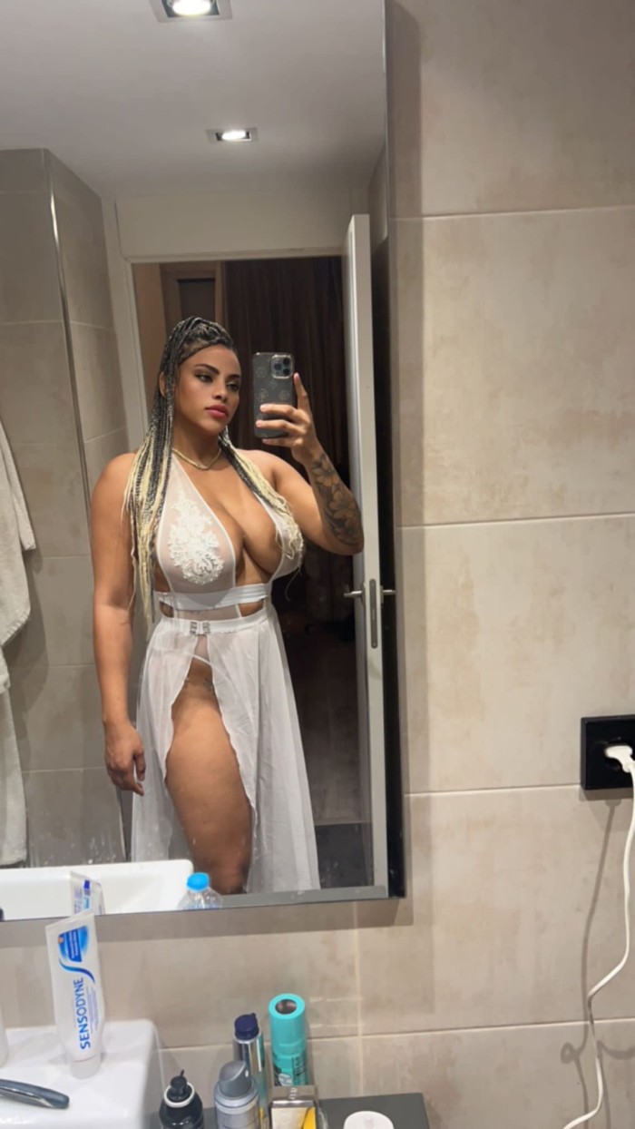 Isabella, preciosa joven dominicana novedad!
