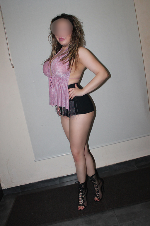 Laura disfruta de una velada especial con mis mano