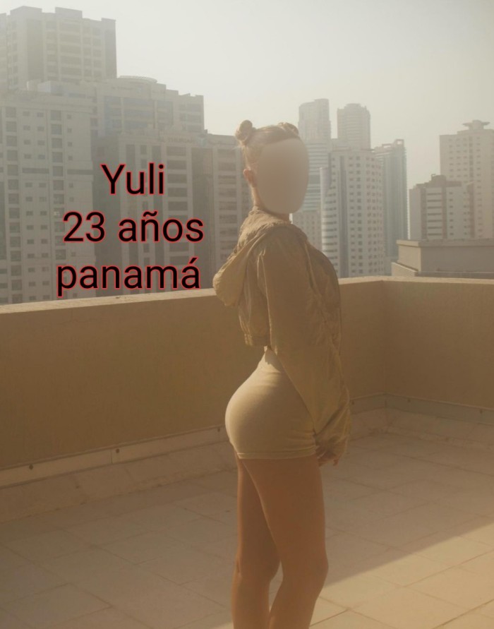 Yuli delgada, fiesta blanca en Fuenlabrada besos