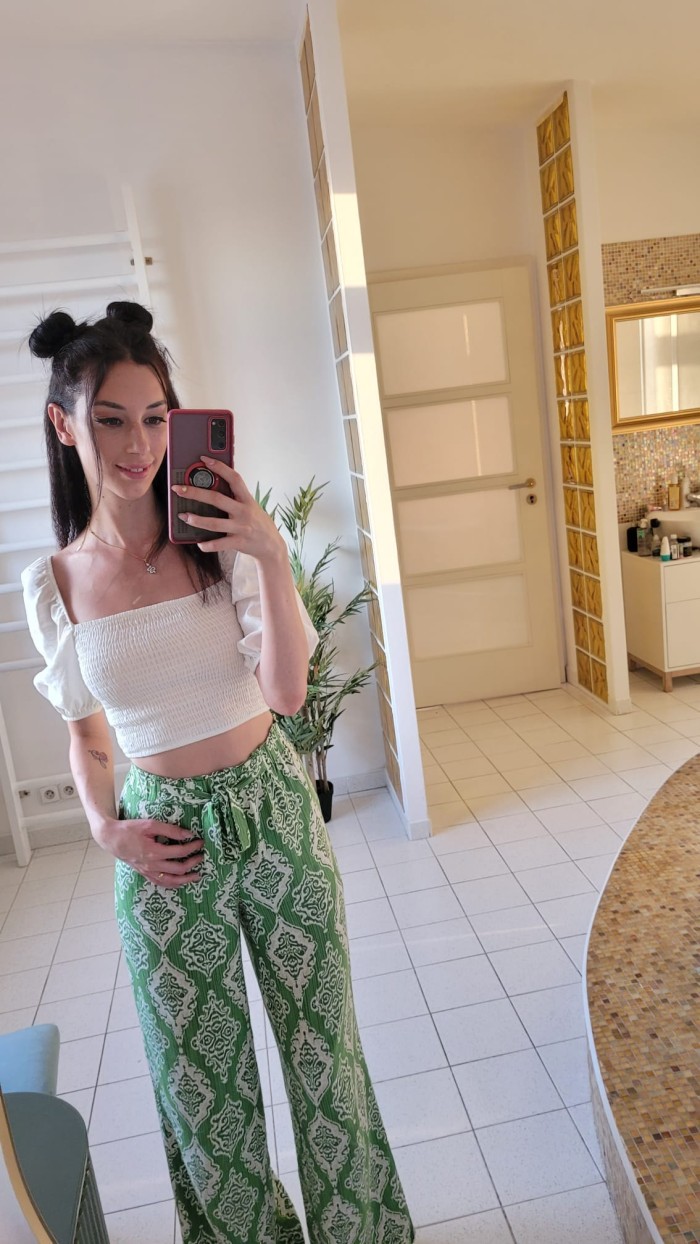 SHANIA 20 años, ESPAÑOLA ABURRIDA…. HABLAMOS?