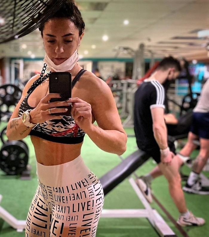 Olaya.. mujer divertida, de paso en elche!!