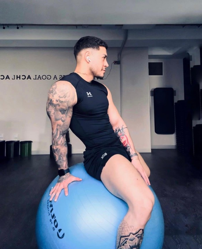 ÁNGEL 27 años, FUERTE, DIVERTIDO y muy ENÉRGICO