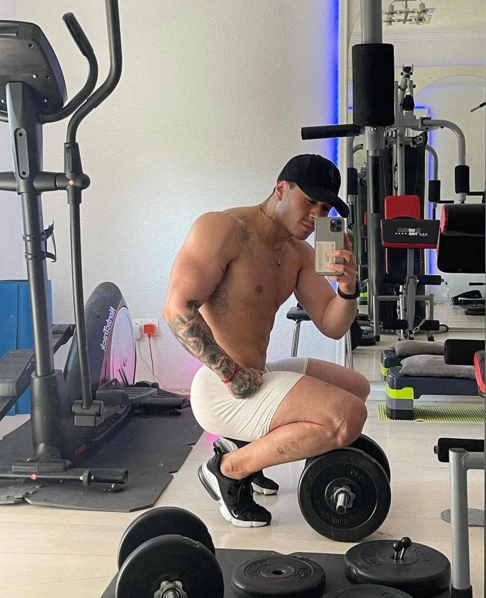 ÁNGEL 27 años, FUERTE, DIVERTIDO y muy ENÉRGICO