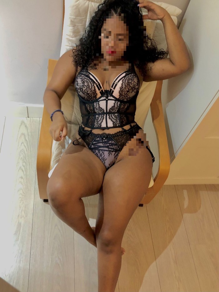 SARA CURVAS SENSUALES Y DE GRAN CULO !!!!
