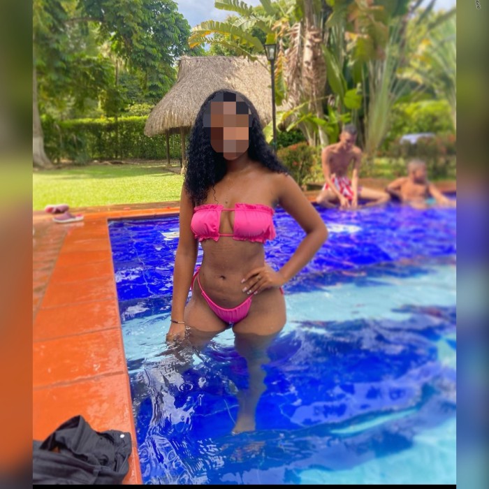 Nicol linda latina cariñosa juguetona