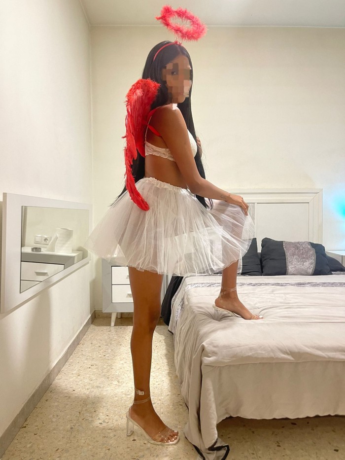 KIARA EN VALENCIA, CON GANAS DE UNA POLLA DURAAAA