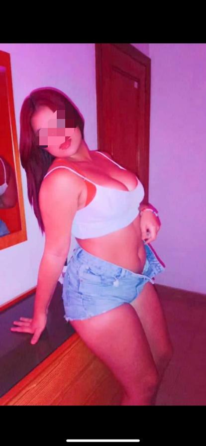 PELIRROJA MUY CALIENTE CON GANAS DE FOLLAR