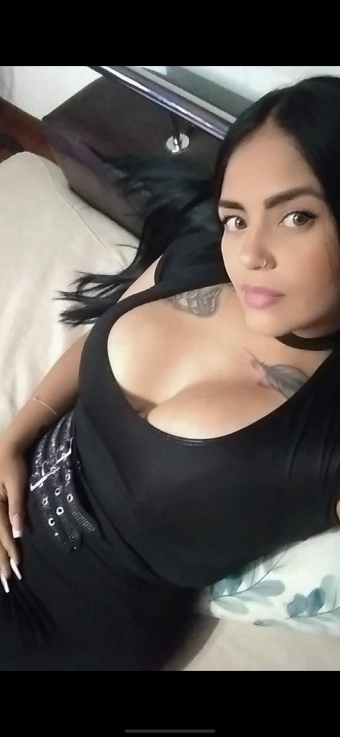 Latina scarlett
