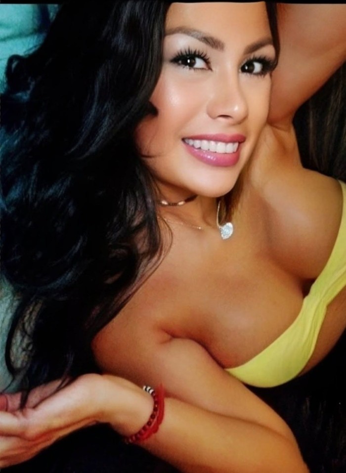 MONICA TODA UNA DIOSA, TOTAL COMPLICIDAD