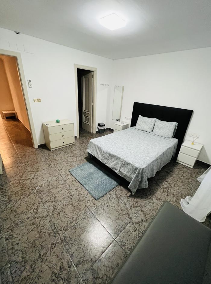 alquilo habitacion a chica trans