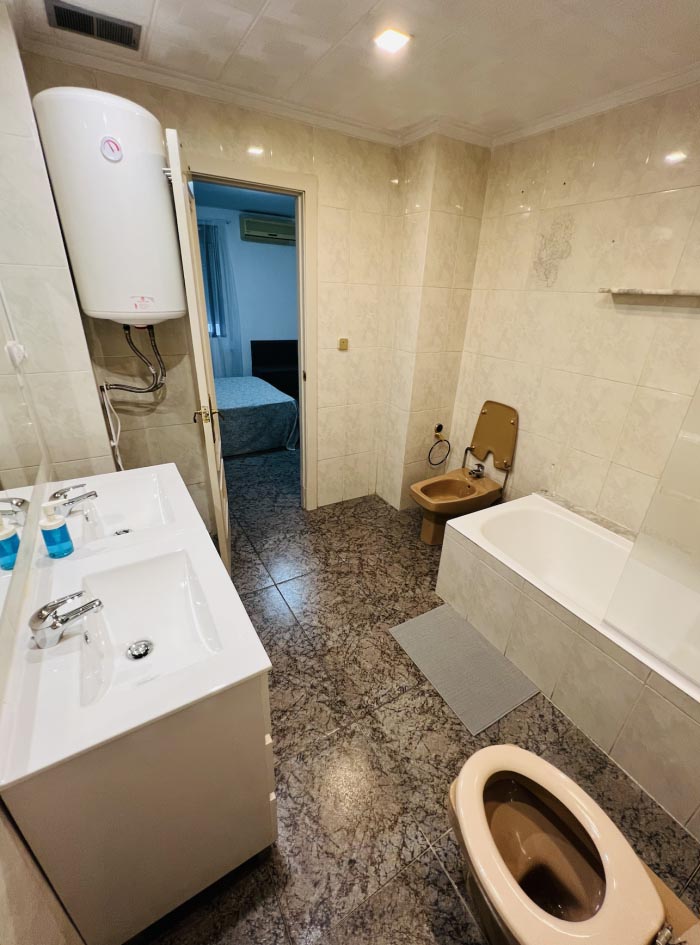 alquilo habitacion a chica trans