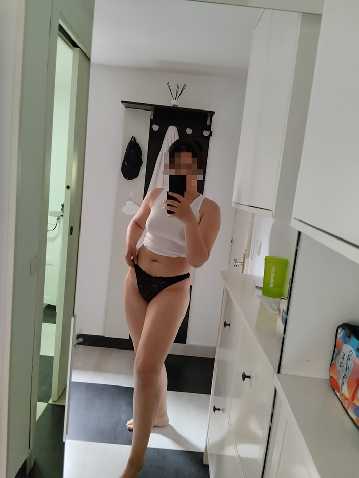 CHICAS LATINAS ATREVIIDAS COMPLACIENTES CON EL COÑ