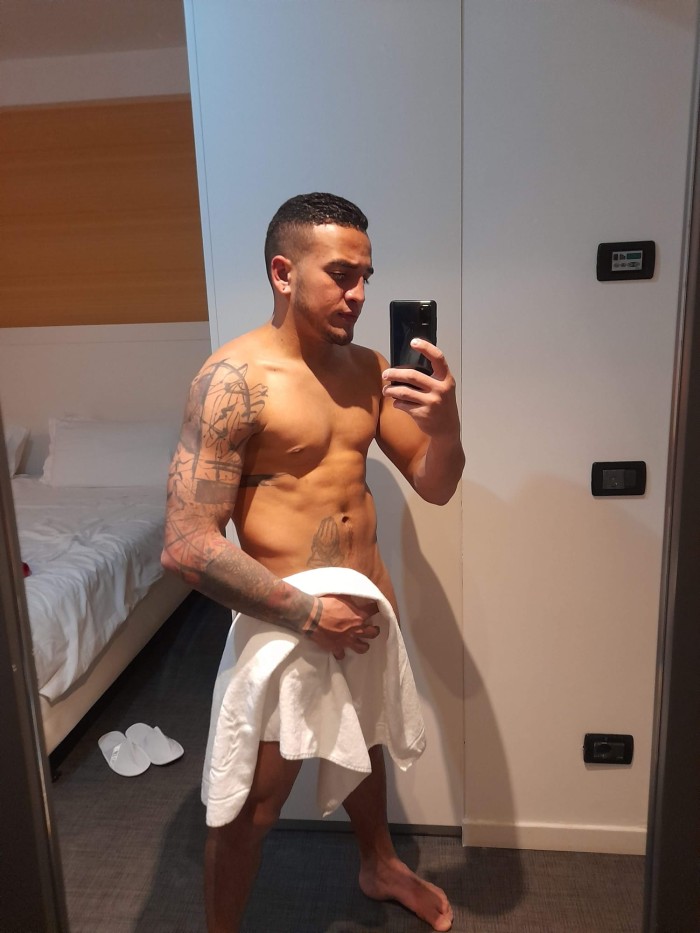 Joven activo para ofrecerte un momento inolvidable