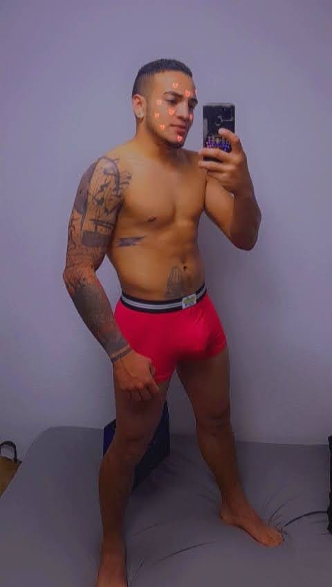 Joven activo para ofrecerte un momento inolvidable