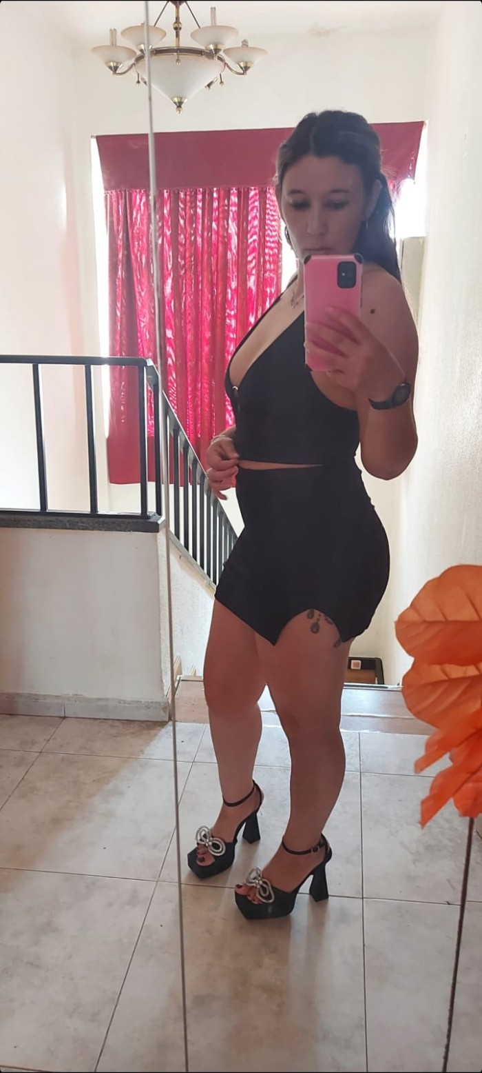 CACHONDA RECIEN LLEGADA A PARLA CON GANAS DE QUE M