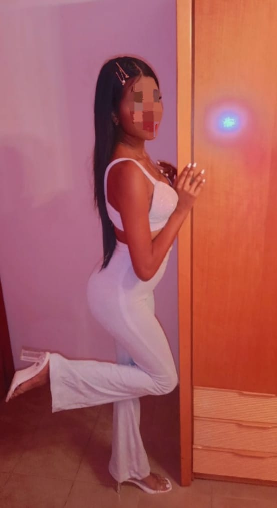 MULATICA DE 19 AÑOS QUIERE UNA POLLA DURA