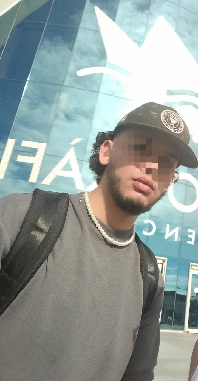 Chico de 22 años muy lechero