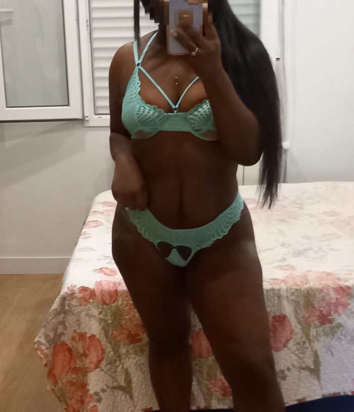 HANNA MORENA DE CURVAS DE ESCADALO 