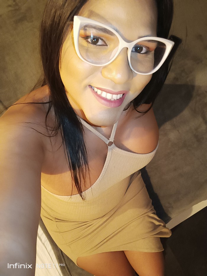 Trans latina cachonda fogosa disponible en BCN