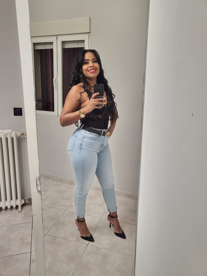 Soy Laura Una Latina Sensual y Extrovertida