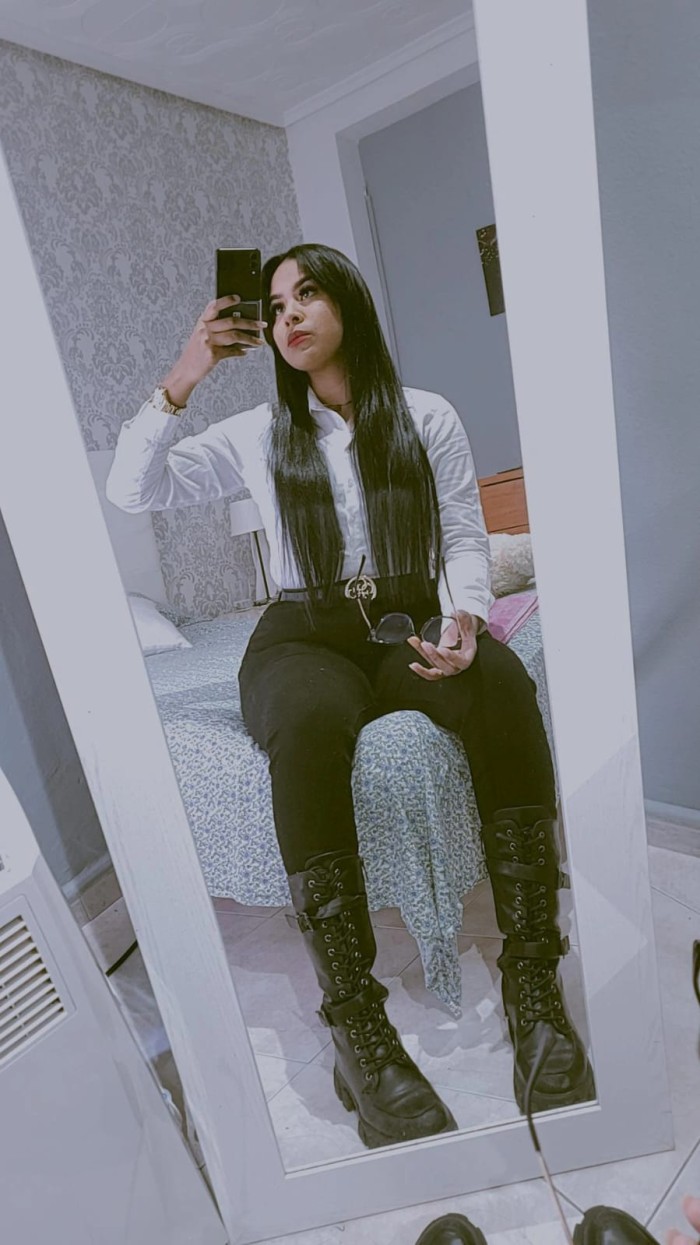 Soy Laura Una Latina Sensual y Extrovertida