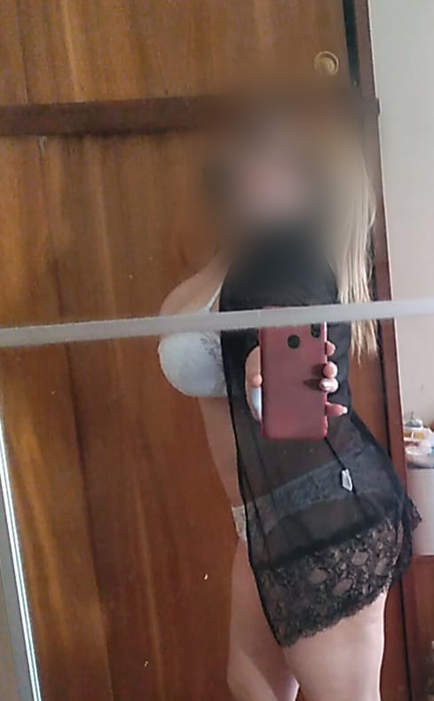 Camila rubia madurita con curvas de escándalo