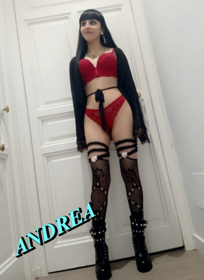 LAS CHICAS MAS JOVENES DE TODO MADRID .