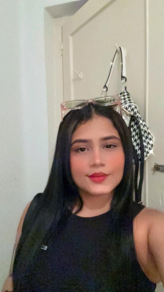LATINA RECIEN LLAGADA AL CORAZON DE MADRID