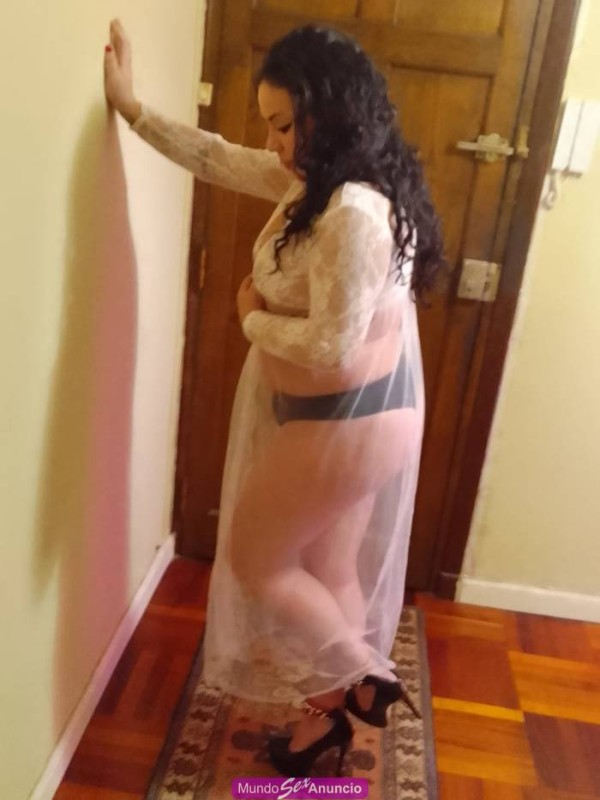 ESPAÑOLA FIESTERA Y MUY GOLFA