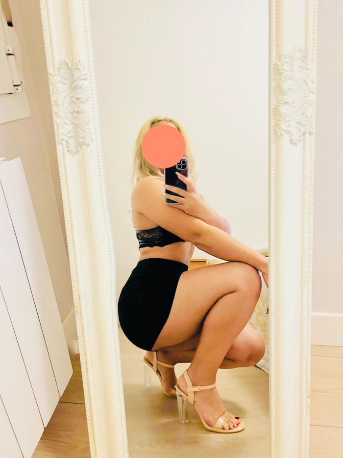 NOHEMI ESPERANDO TU VISITA