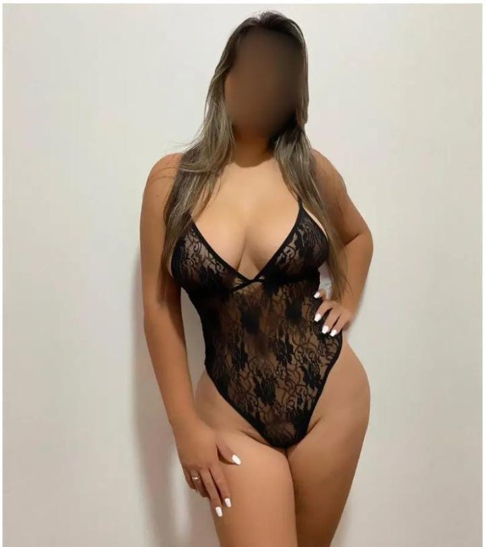 HERMOSA RUBIA AMANTE AL GRIEGO