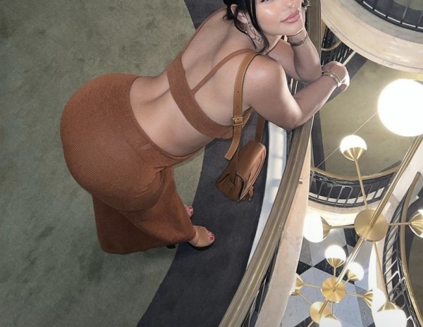 JOVENCITA EXÓTICA, RECIÉN LLEGADA EN ROSES !!