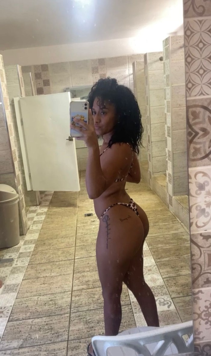 Natasha jovencita colombiana y hermosa