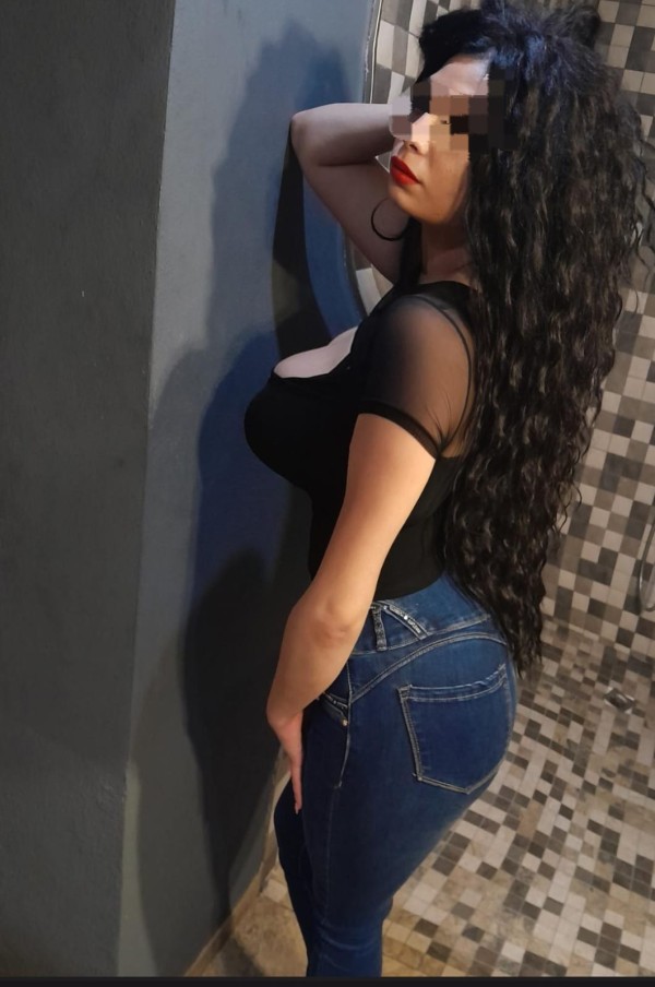 LINDA TRAVIESA MUY COMPLACIENTE