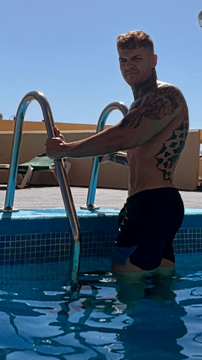 Zeus, 687806781 Educado, Musculoso Y Creativo Chic