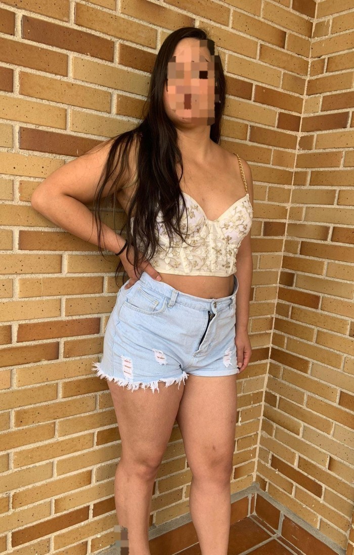 LIA…ESTUDIANTE NOVATA…..MUY CARIÑOSA…!!!