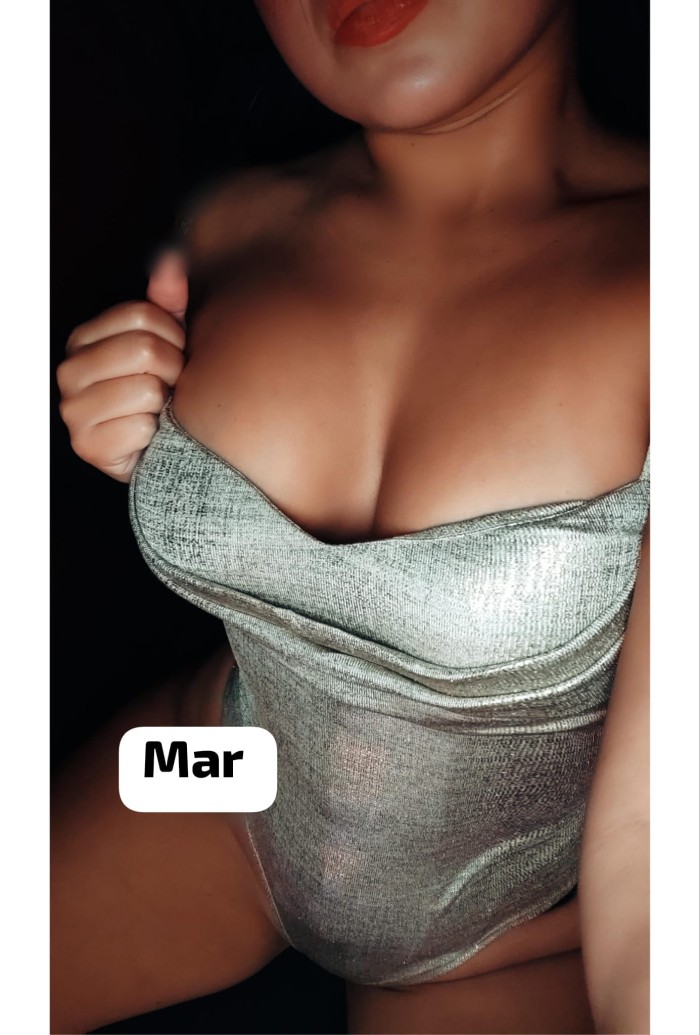 LATINA JUGUETONA CACHONDA
