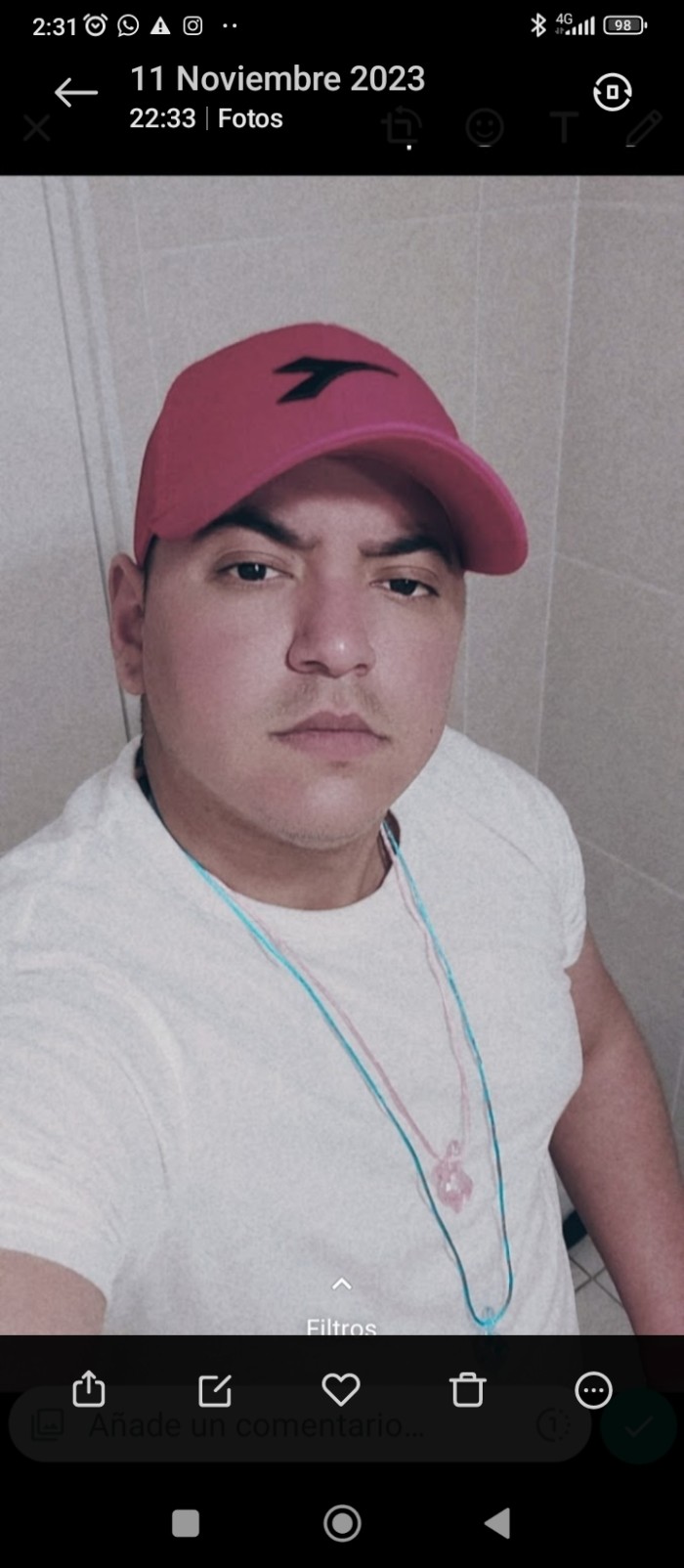 Latino joven para pasarla rico
