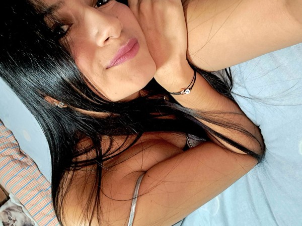 CAMILA GUAPISIMA, DULCE E IMPLICADA