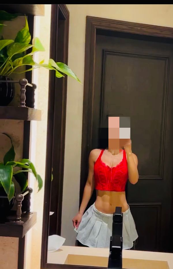 Milena, Recién Llegada A La Ciudad De Fuengirola