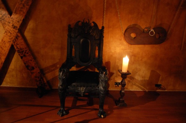 LA MAZMORRA (GABINETE DE BDSM) BUSCA CHICAS