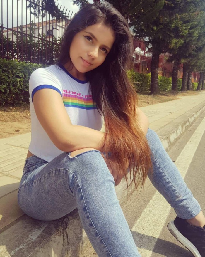Elena chica latina muy guapa, nueva en la ciudad!!