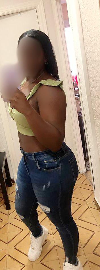 NAHOMI JOVENCITA MUY AGRADABLE Y ATENTA