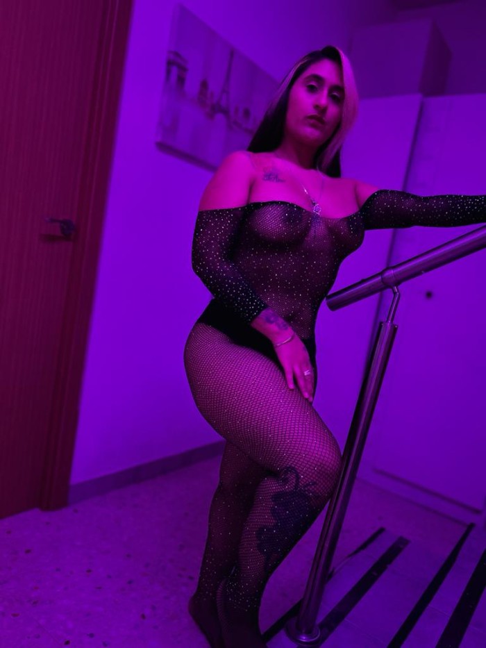 CACHONDA CON GANAS DE POLLA