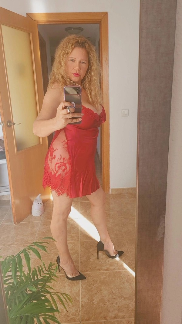 Soy una rubia y espectacular con los ojos vende pe